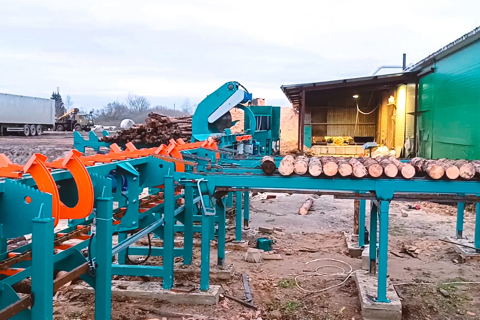 Линия сортировки и раскряжевки паллетной заготовки